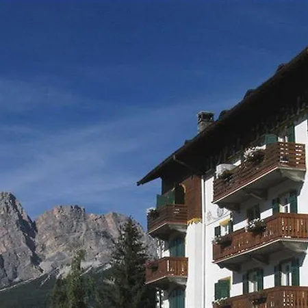 Serena Cortina Hotel