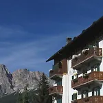 Serena Cortina Отель