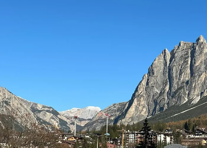 Serena Cortina Hotell 3*