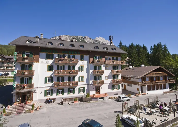 Serena Cortina Hotell 3*